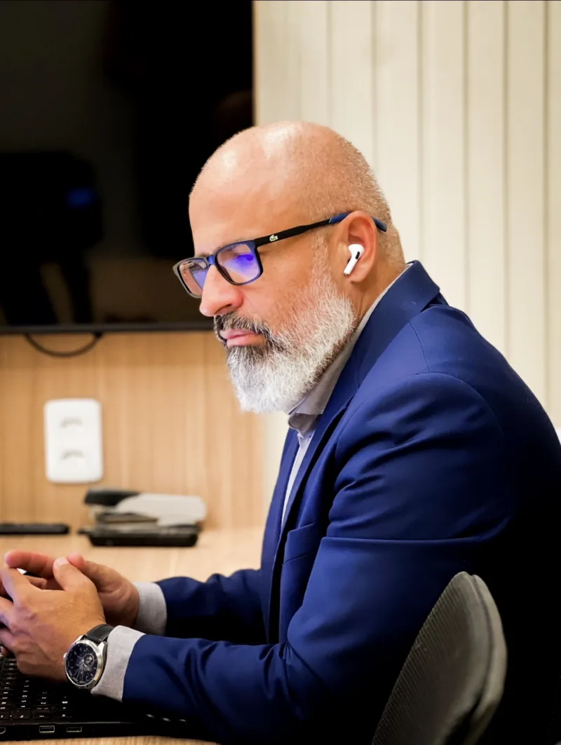 Dr. Thiago Araújo